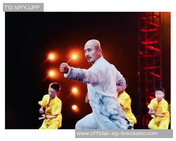 一龙与巨无霸的巅峰对决谁将成为搏击界的传奇之王